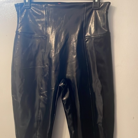 SPANX Size Large Shiny Black Legging Pants Like New - Picture 2 of 6